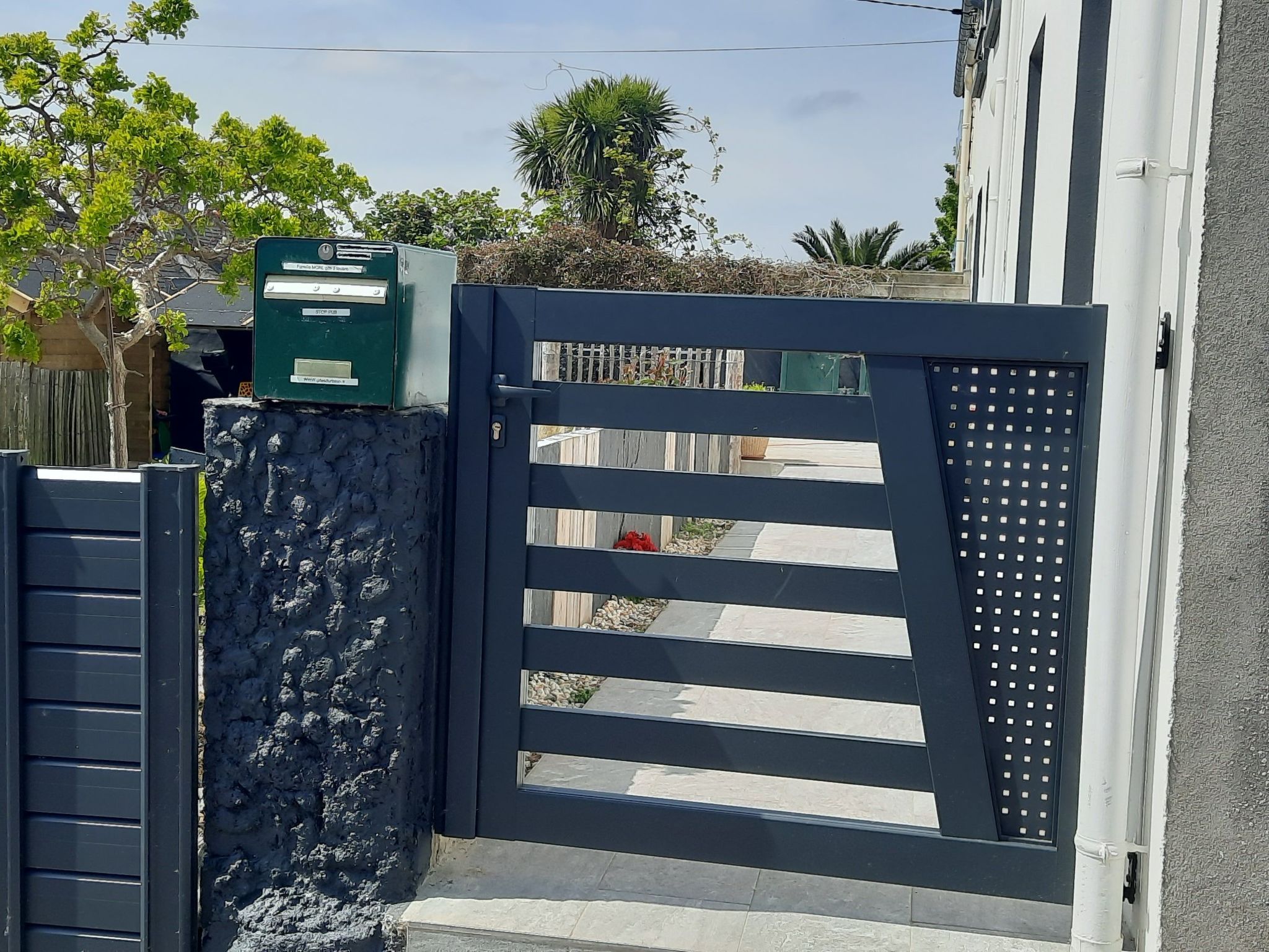 Die Ruhe des Landes am Meer in einer Region mit Gemüseanbau-Image-tags.info