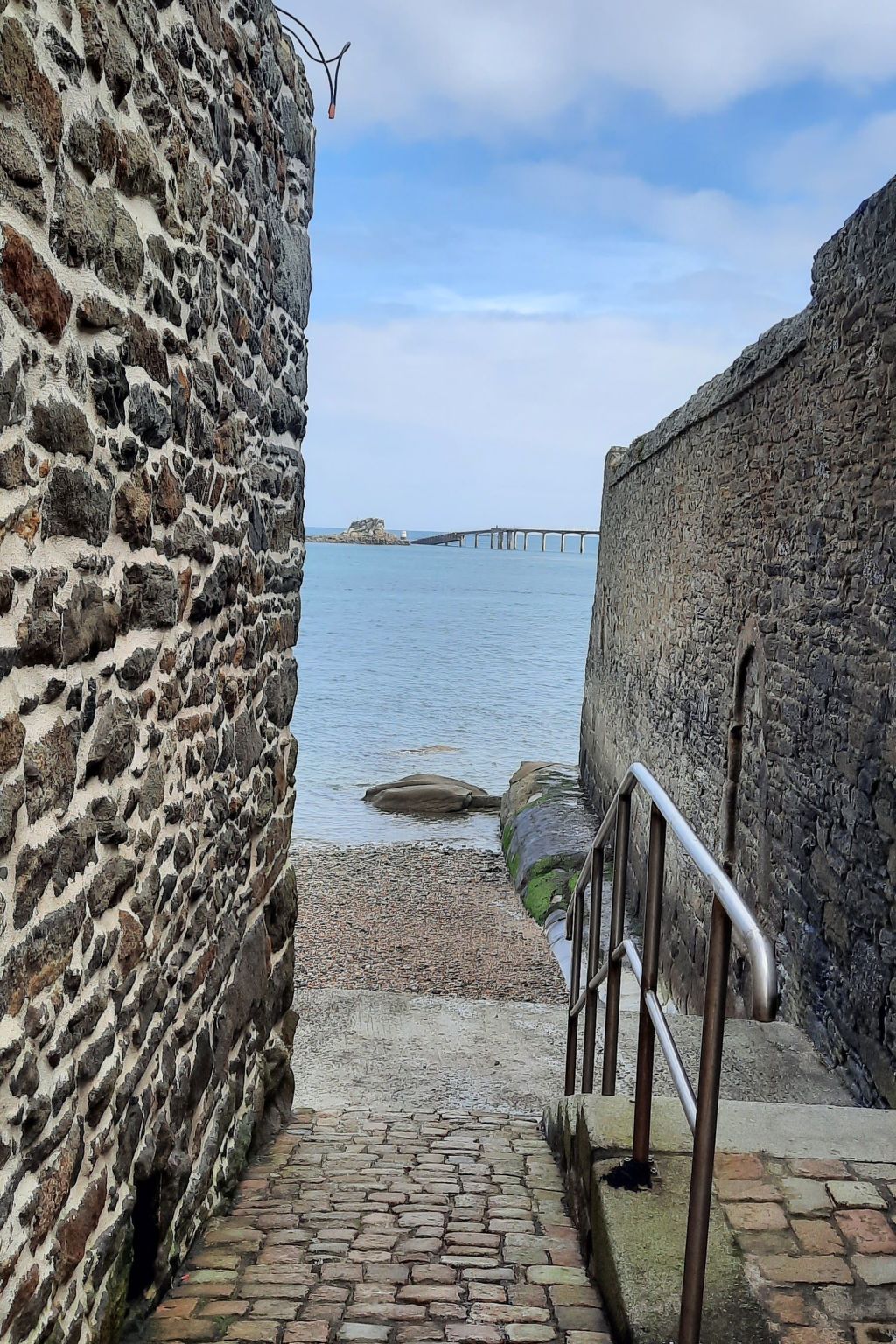 Die Ruhe des Landes am Meer in einer Region mit Gemüseanbau-Image-tags.info