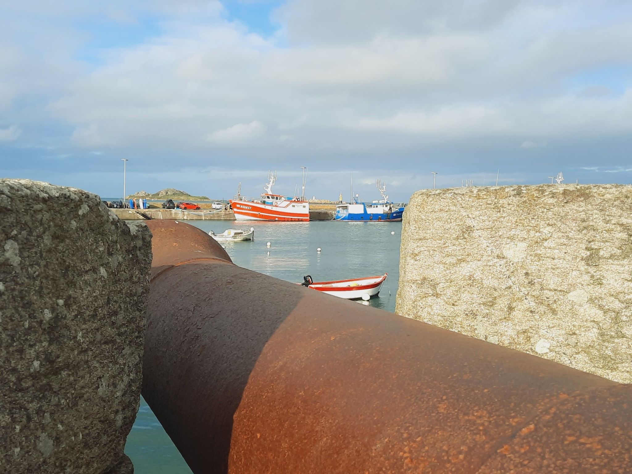 Die Ruhe des Landes am Meer in einer Region mit Gemüseanbau-Image-tags.info