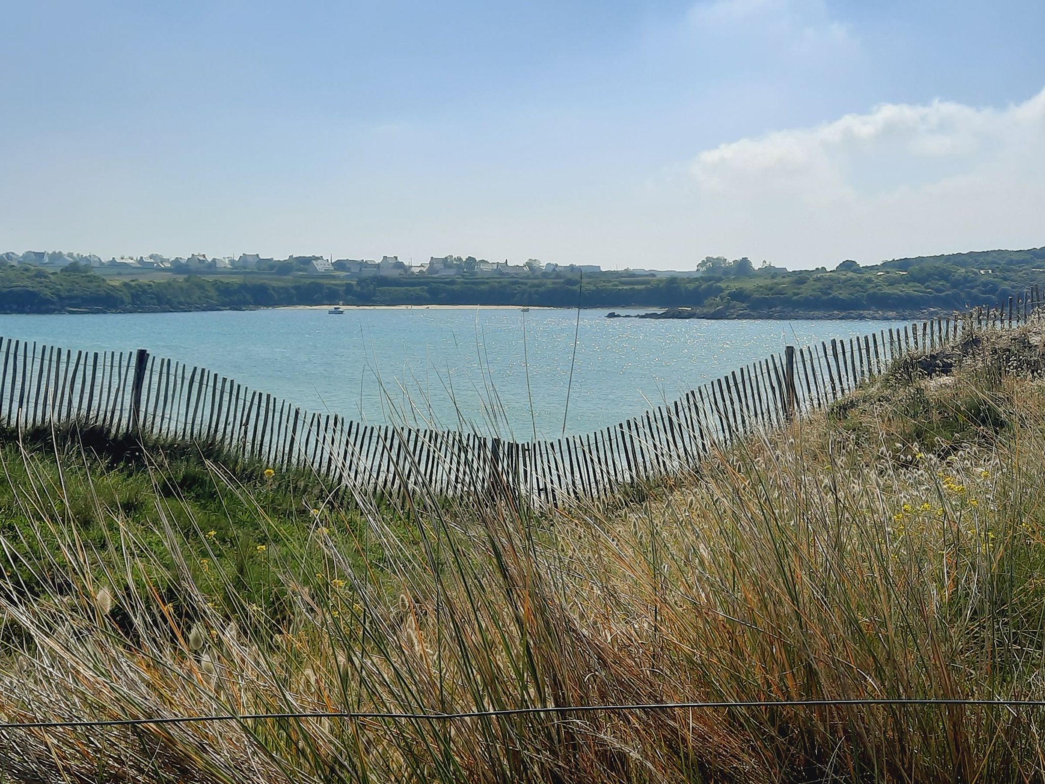 Die Ruhe des Landes am Meer in einer Region mit Gemüseanbau-Image-tags.info
