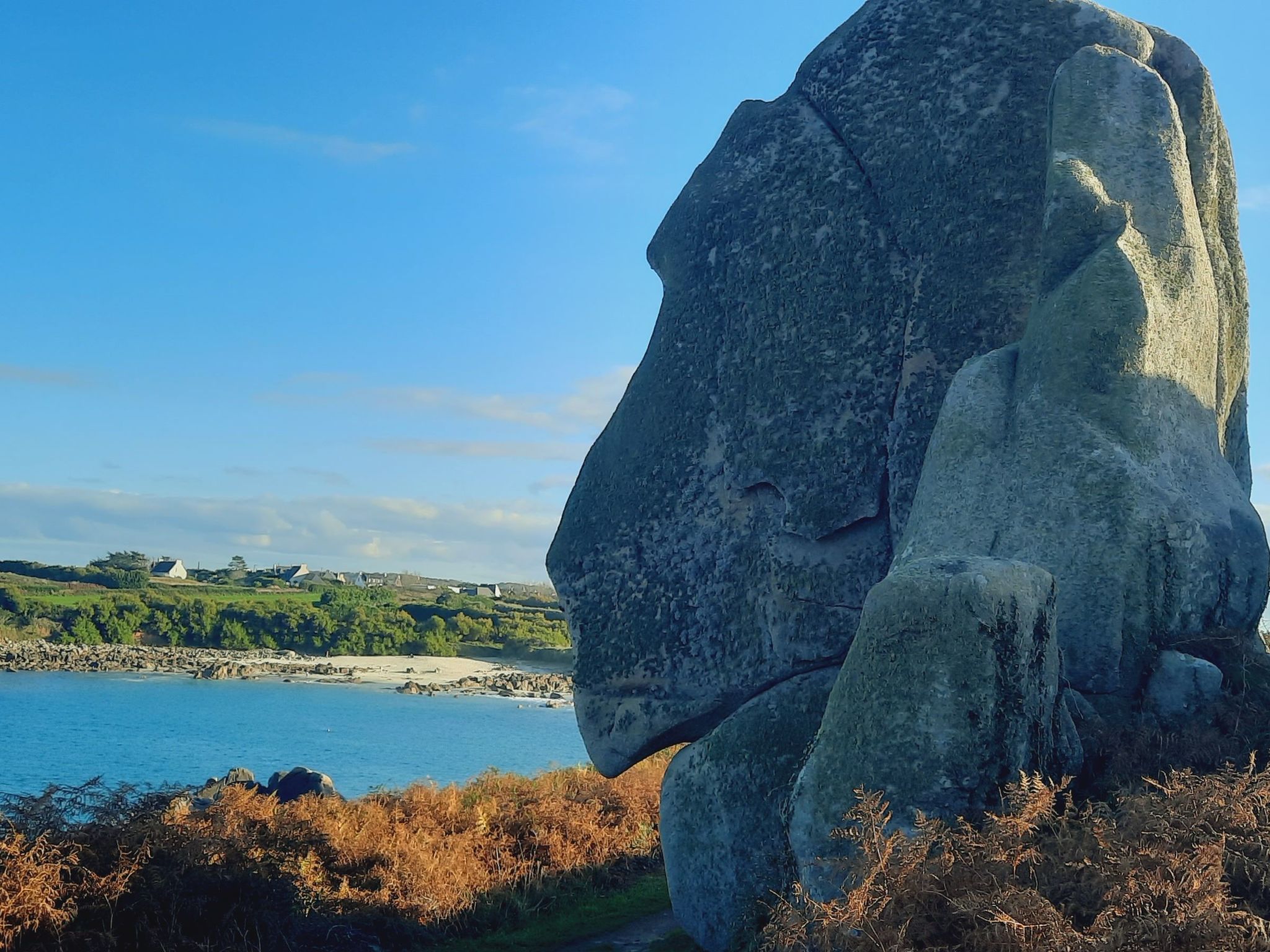 Die Ruhe des Landes am Meer in einer Region mit Gemüseanbau-Image-tags.info