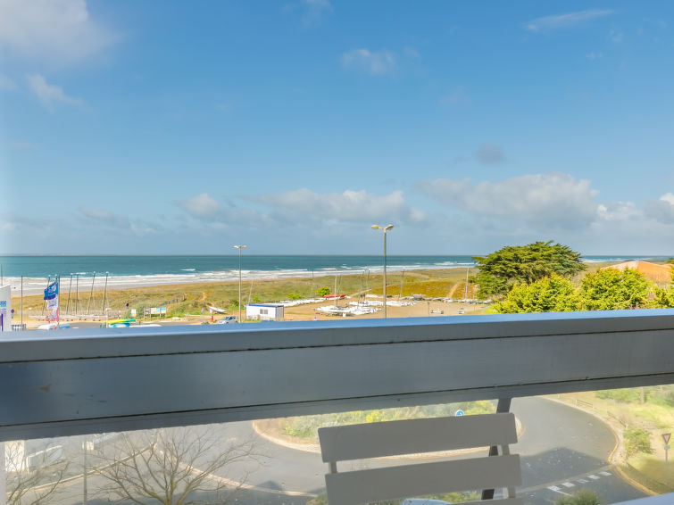 Search and Stay destination Saint-Jean-de-Monts, Pays de la Loire - France from AU$ 115. Vue Mer -Apt 2 pièces+alcove-5 pers.