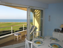 Appartement aan zee met zwembad en uitzicht op de golfbaan in Saint Jean de Monts - thumbnail 3