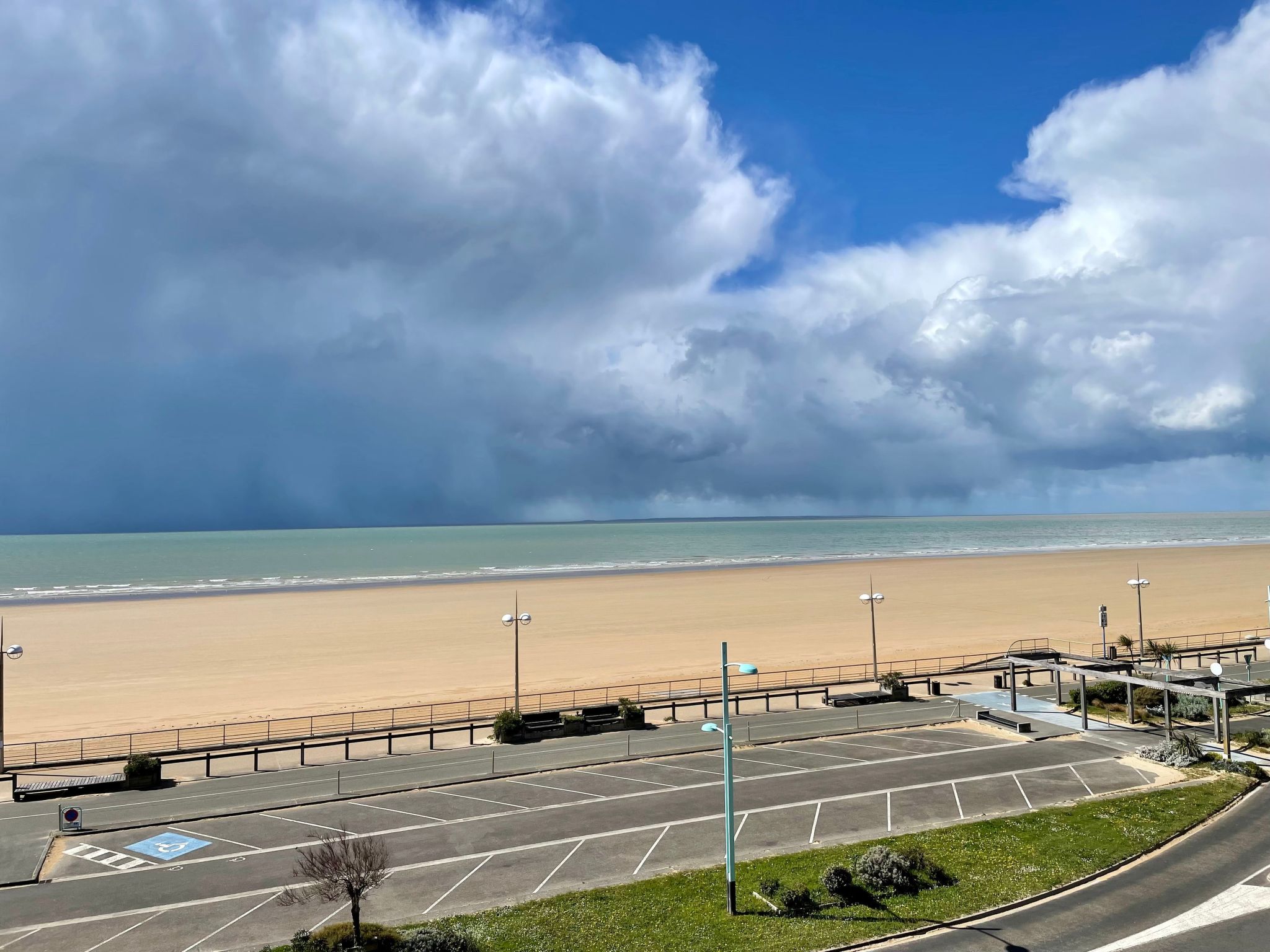 APPARTEMENT GRAND BALCON FACE MER WIFI GRATUIT-Binnen