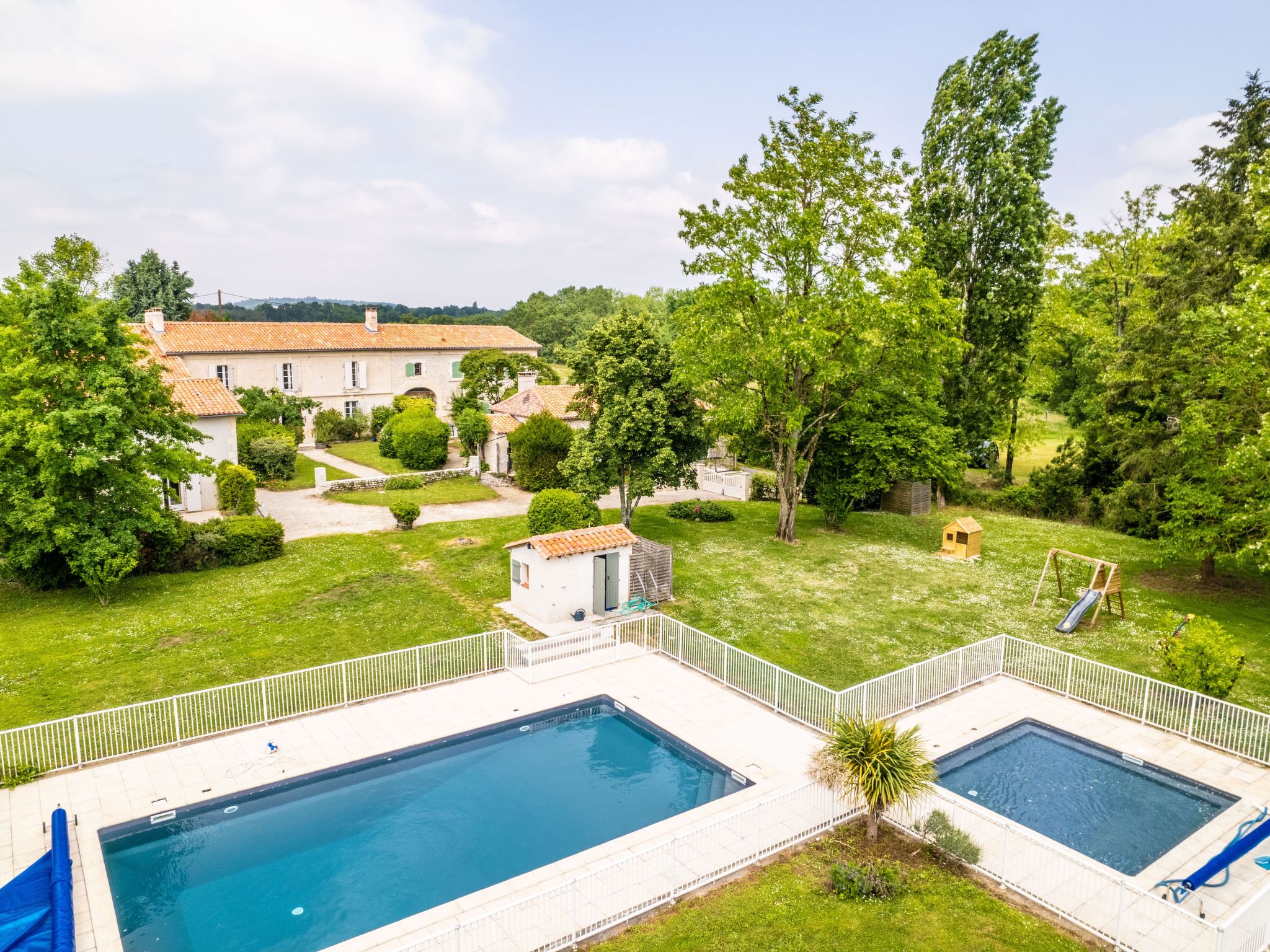 Vakantiehuis met privé zwembad in Ronsenac (Frankrijk) voor 28 personen