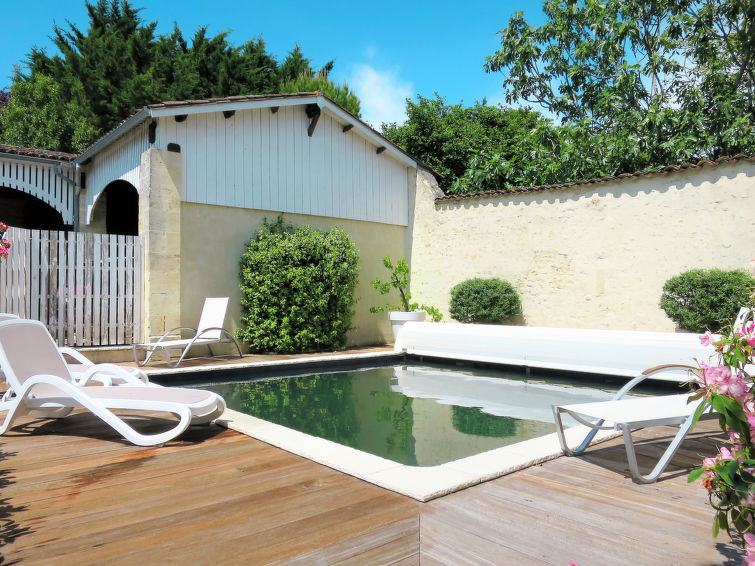 Search and Stay destination Vertheuil, Nouvelle-Aquitaine - France from AU$ 223. La Vertheuillaise (VHL100)