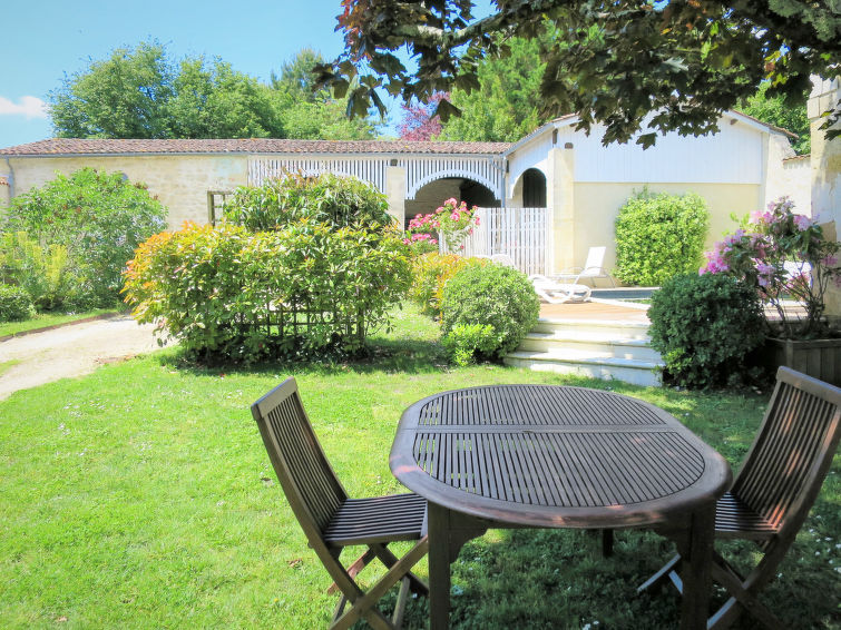 Search and Stay destination Vertheuil, Nouvelle-Aquitaine - France from AU$ 223. La Vertheuillaise (VHL100)