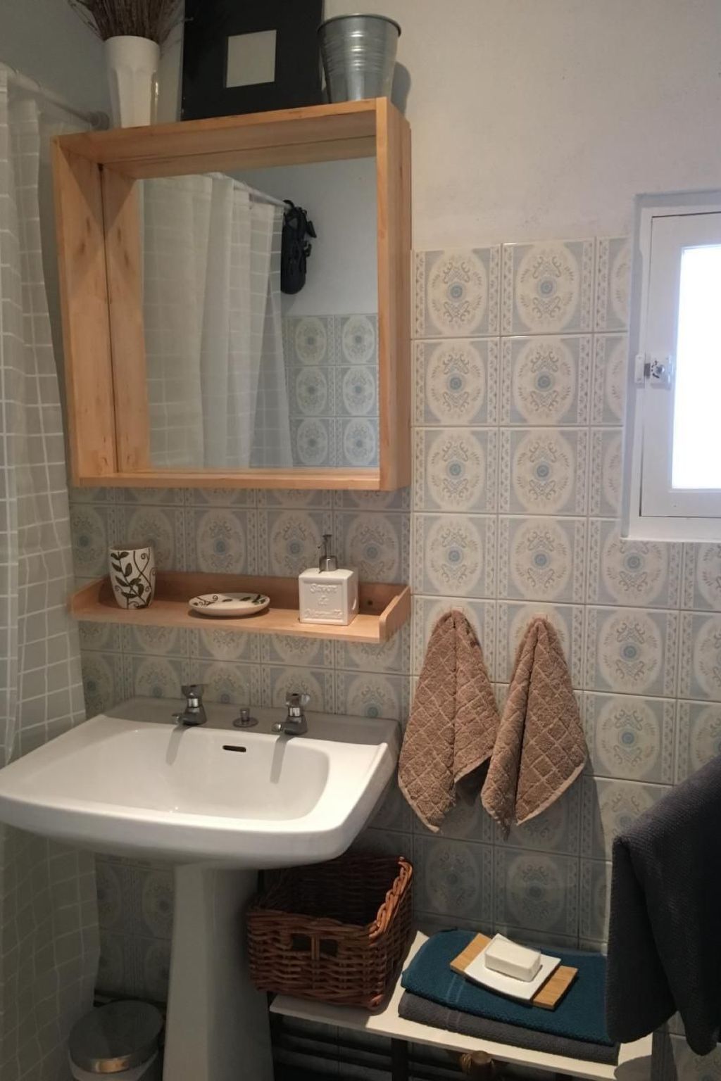 Ferienvilla mit Blick auf das Wasser-Image-tags.info