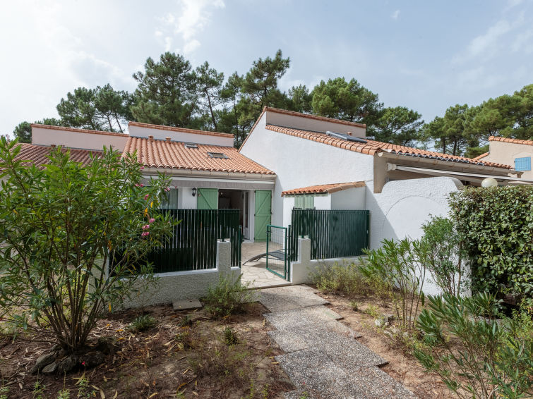 Search and Stay destination Les Mathes, Nouvelle-Aquitaine - France from AU$ 161. Les Maisons de l'Océan