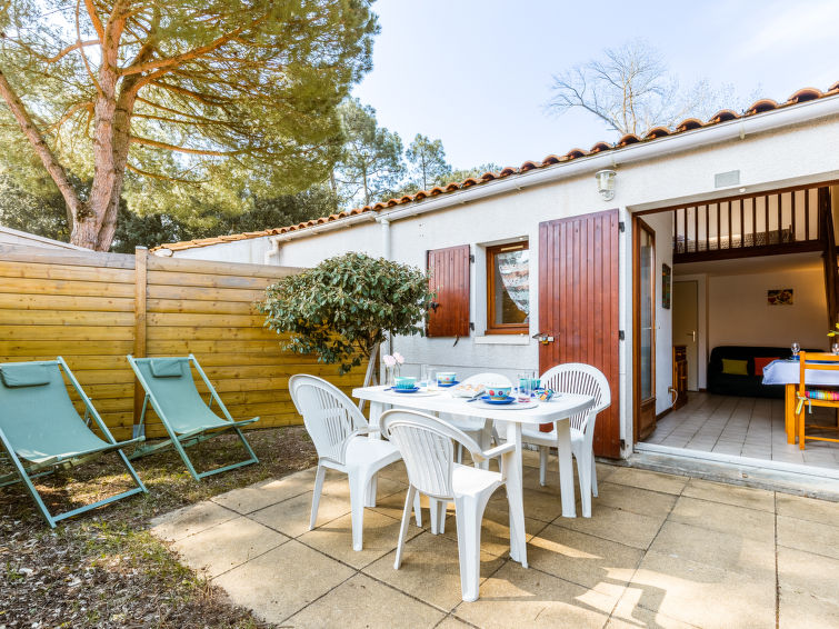 Search and Stay destination Les Mathes, Nouvelle-Aquitaine - France from AU$ 164. Hameau de Talaris