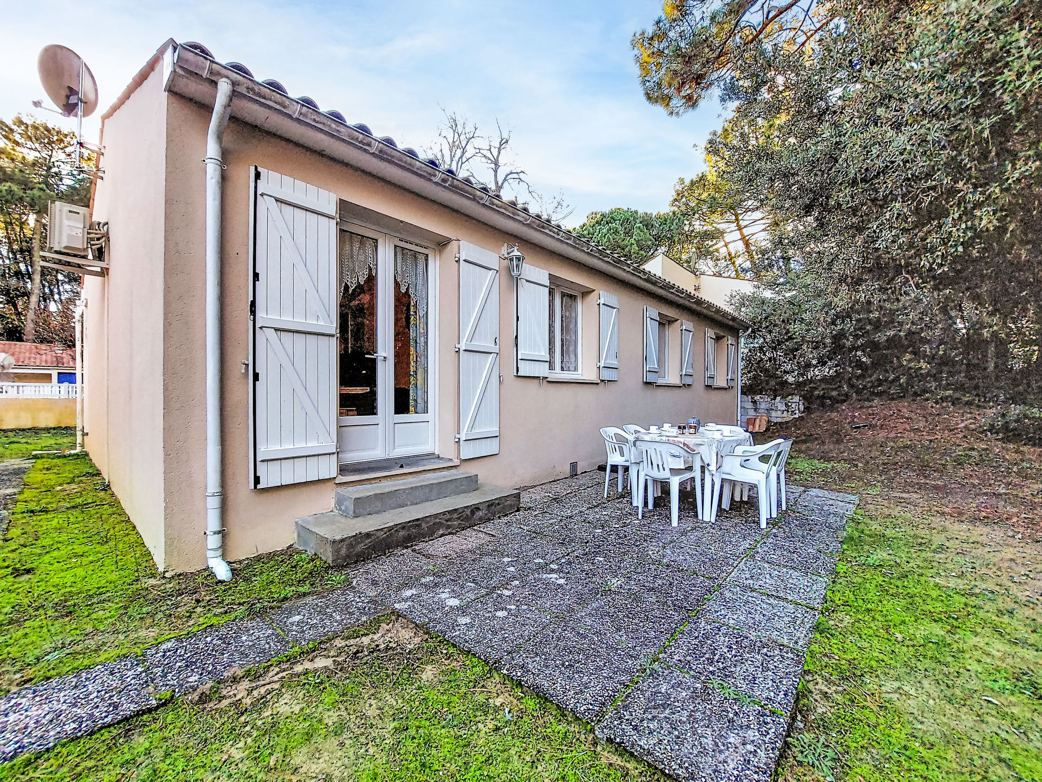 Les Alouettes-Buiten