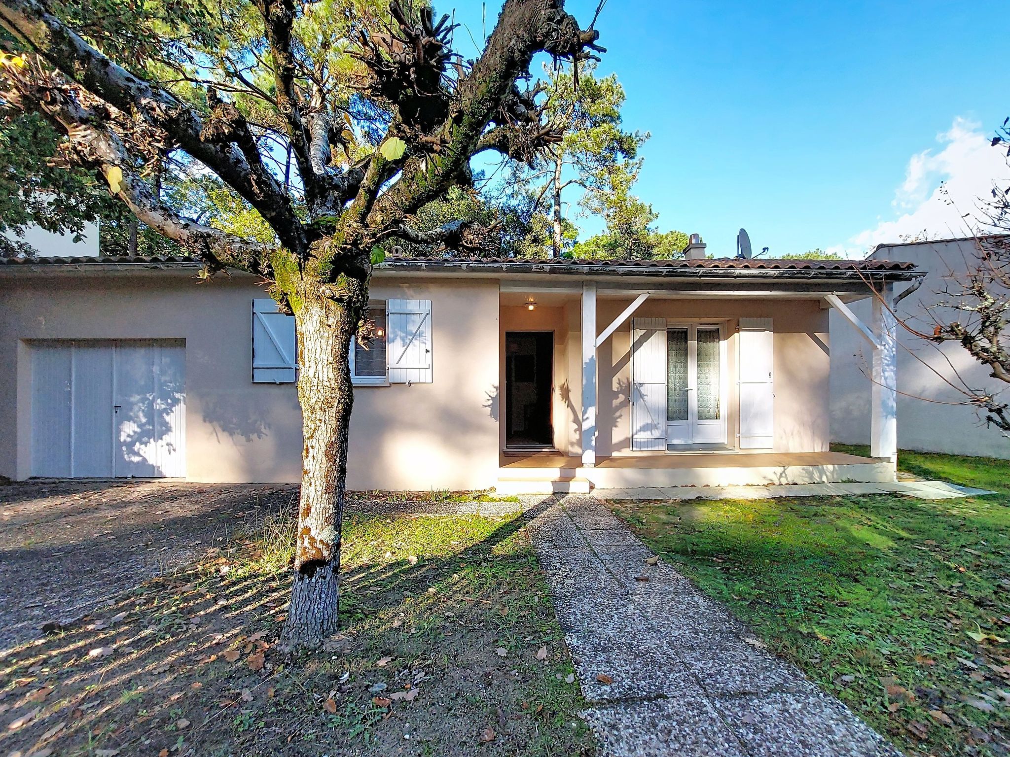 Les Alouettes-Buiten