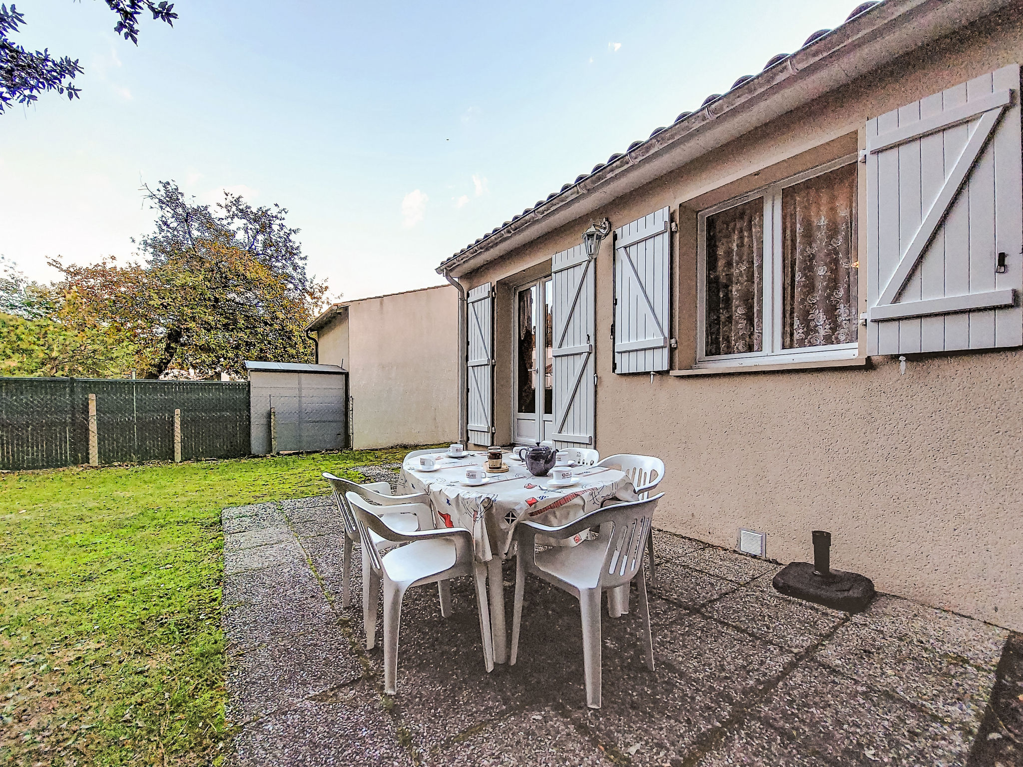 Les Alouettes-Buiten