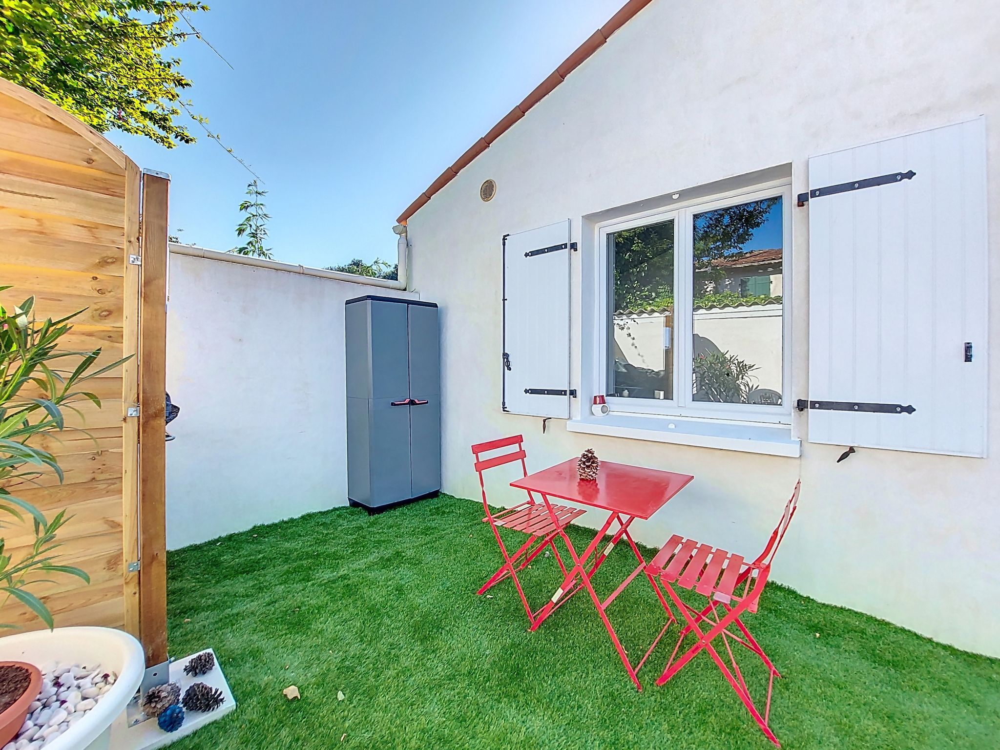 Maison du bois-Outside