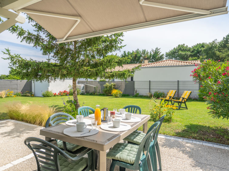Search and Stay destination Les Mathes, Nouvelle-Aquitaine - France from AU$ 289. Villa Margarin