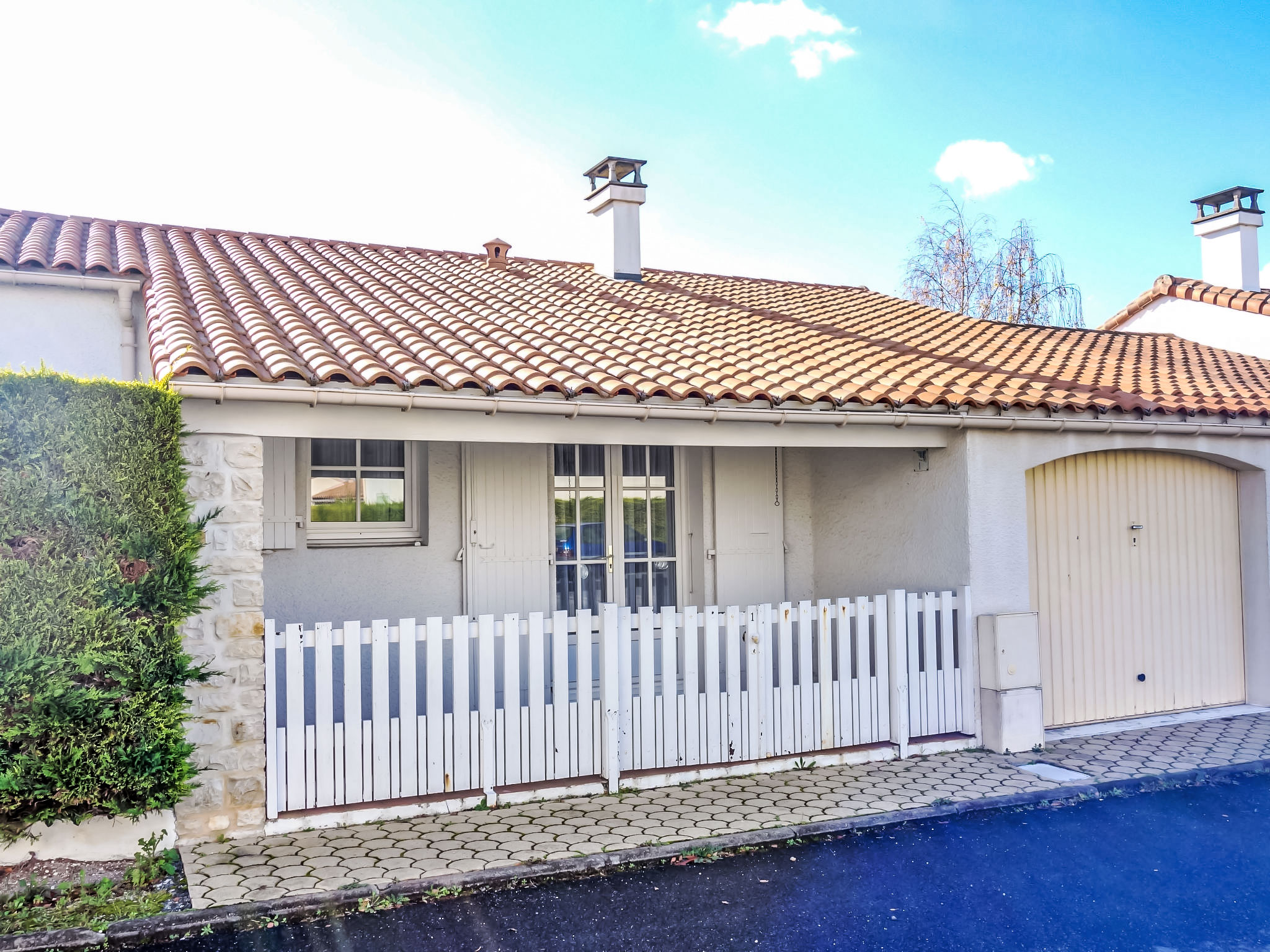 Photo of Les Grillons