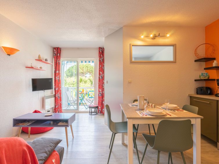 Search and Stay destination Saint-Georges-de-Didonne, Nouvelle-Aquitaine - France from AU$ 159. Bleu Marine