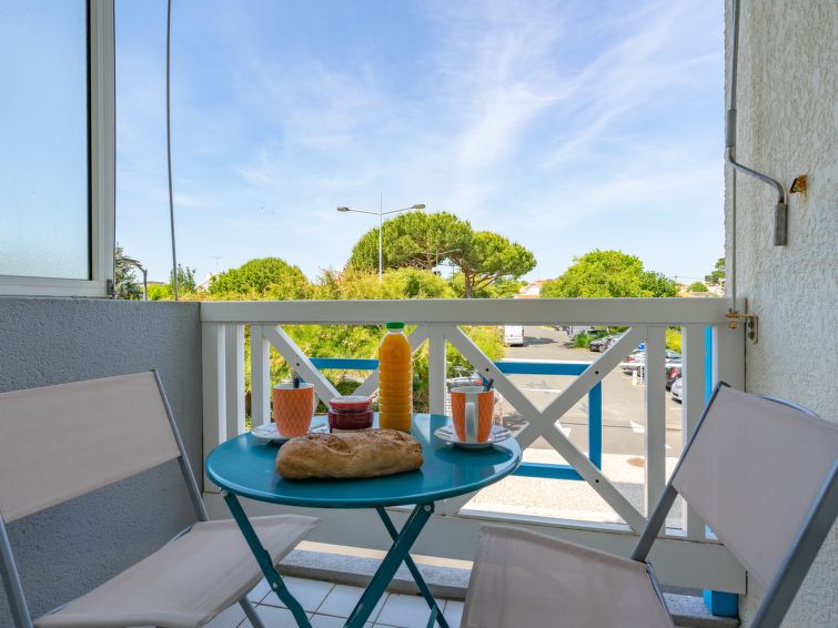 Search and Stay destination Saint-Georges-de-Didonne, Nouvelle-Aquitaine - France from AU$ 159. Bleu Marine