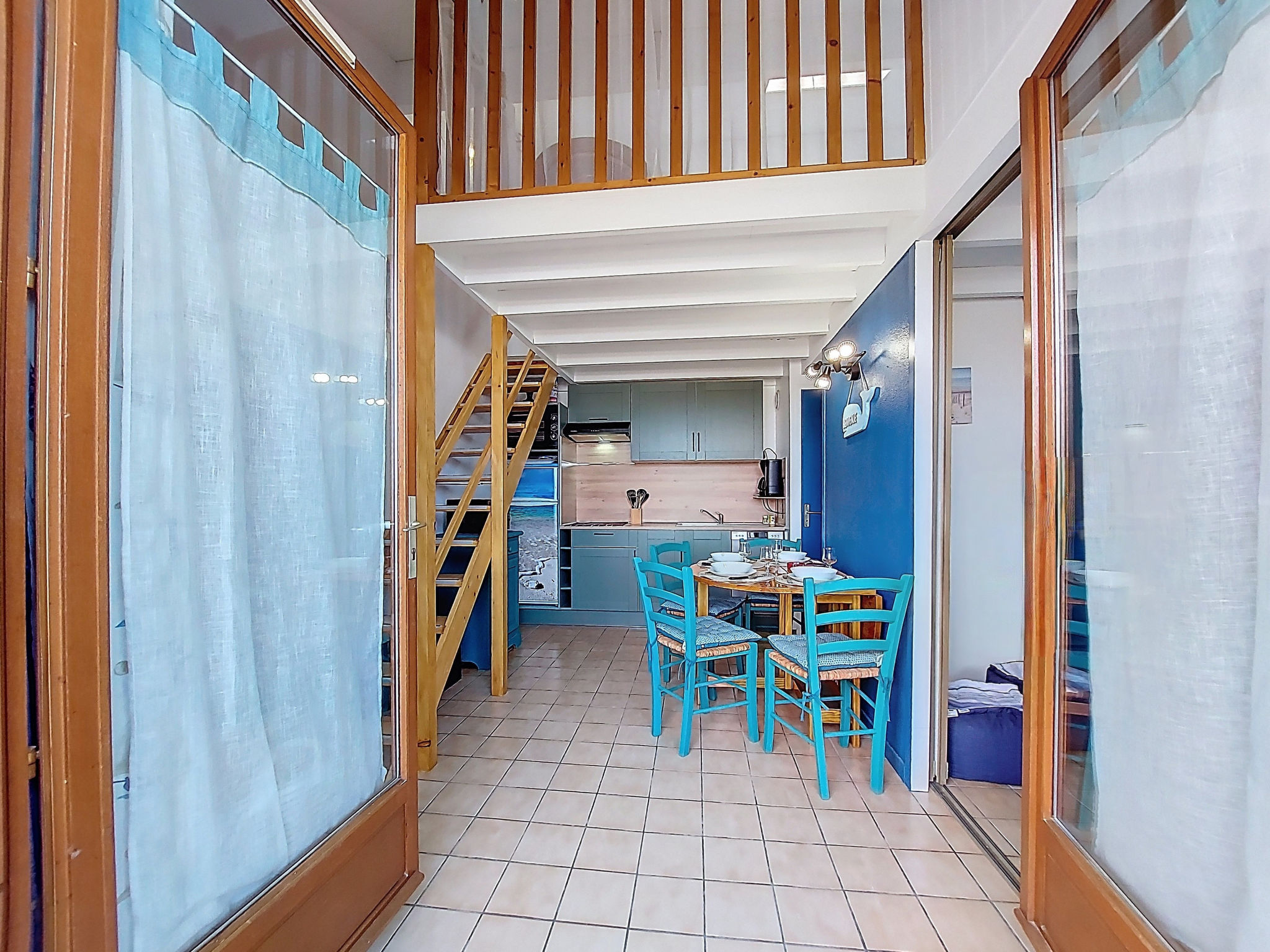 Photo of Les Soleils Rouges