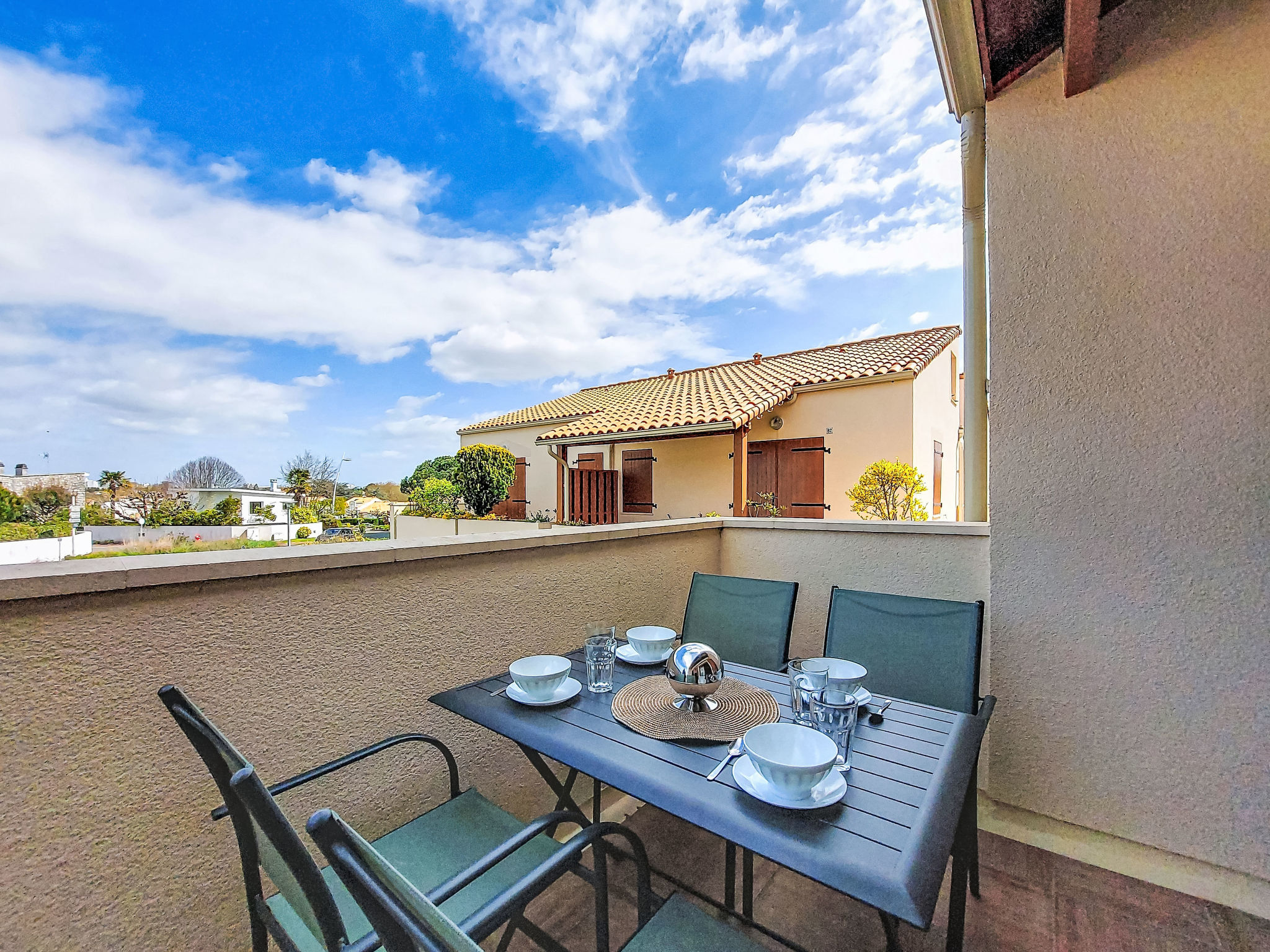 Photo of Les Soleils Rouges