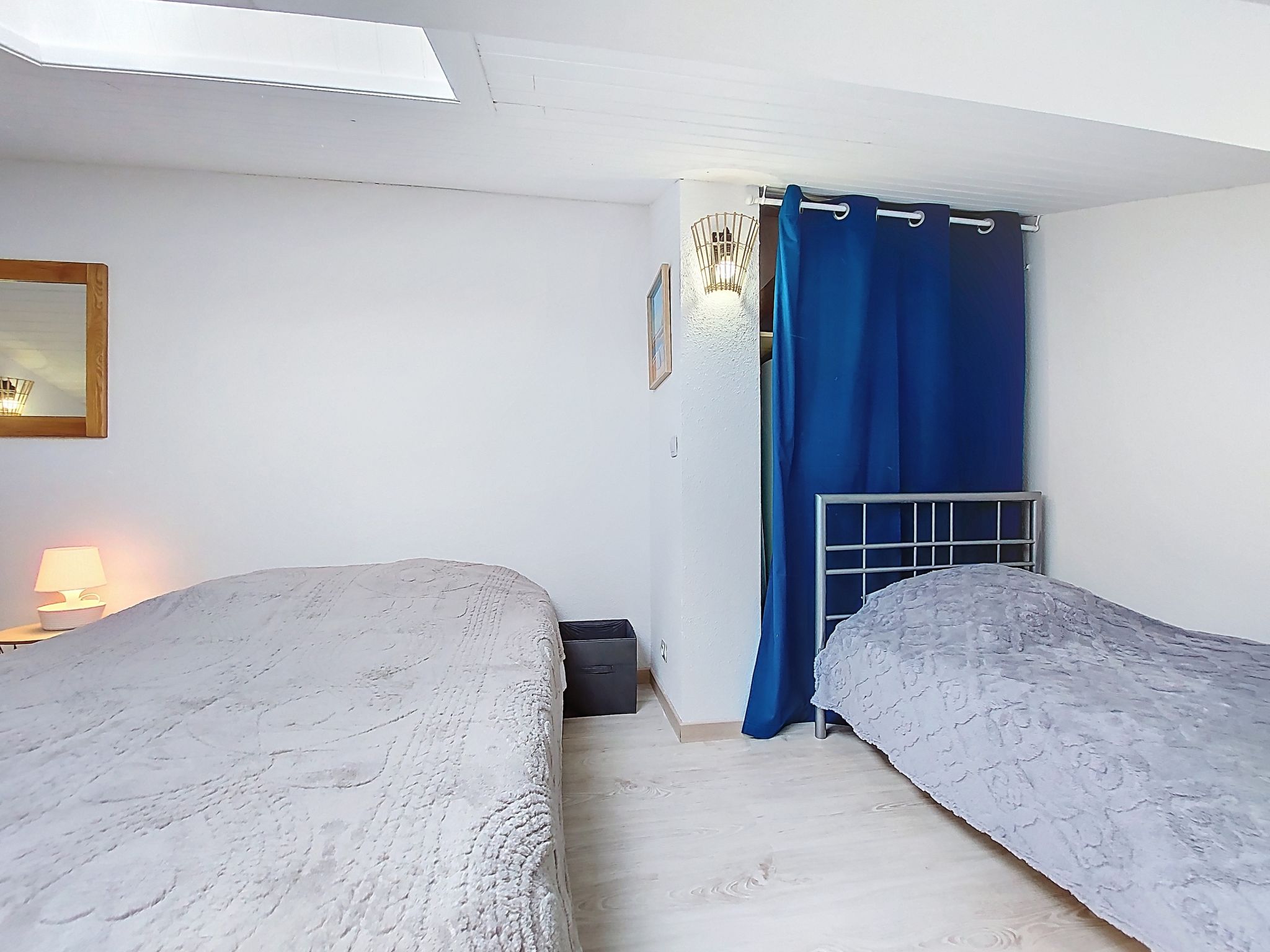 Photo of Les Soleils Rouges