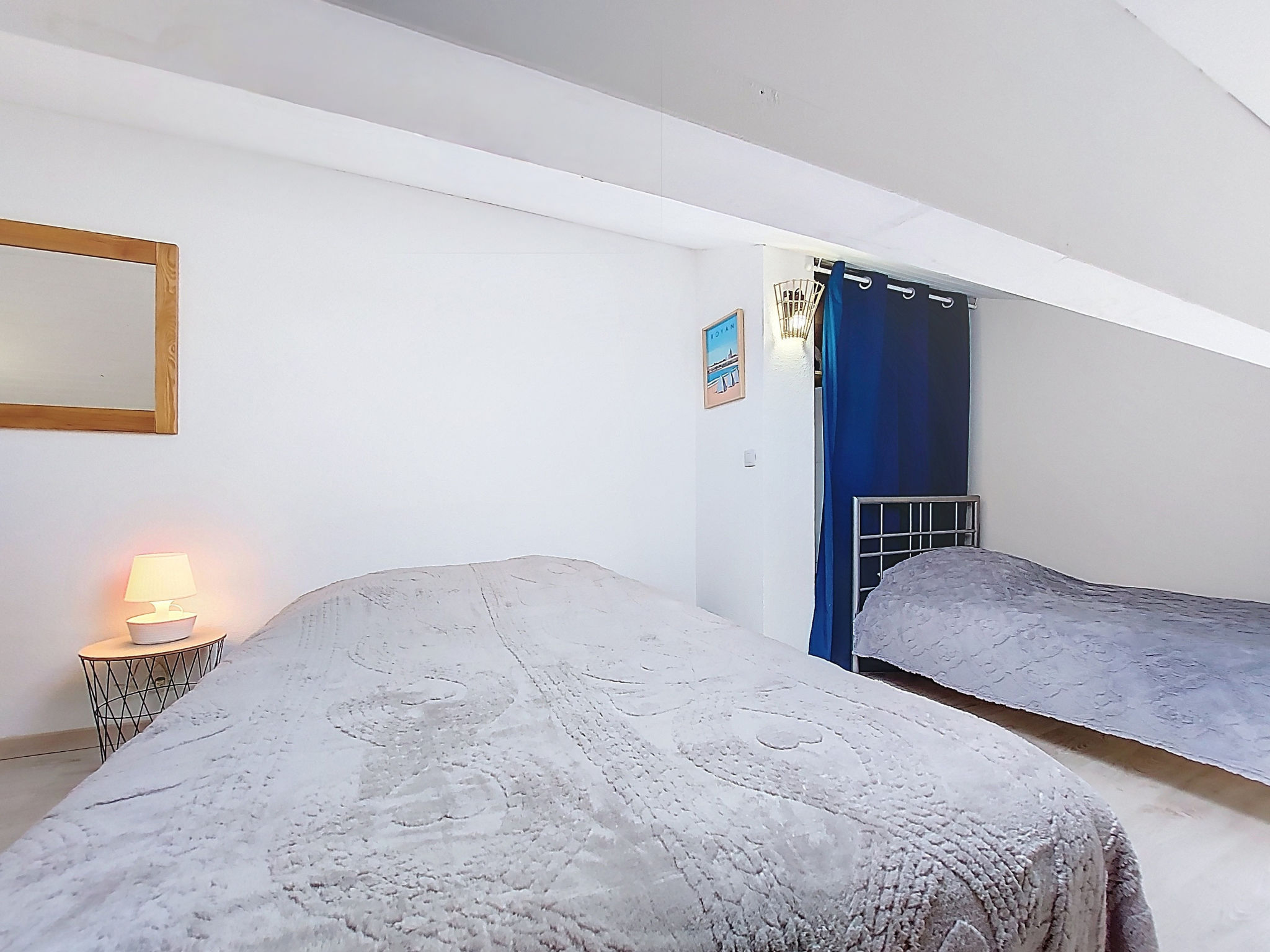 Photo of Les Soleils Rouges