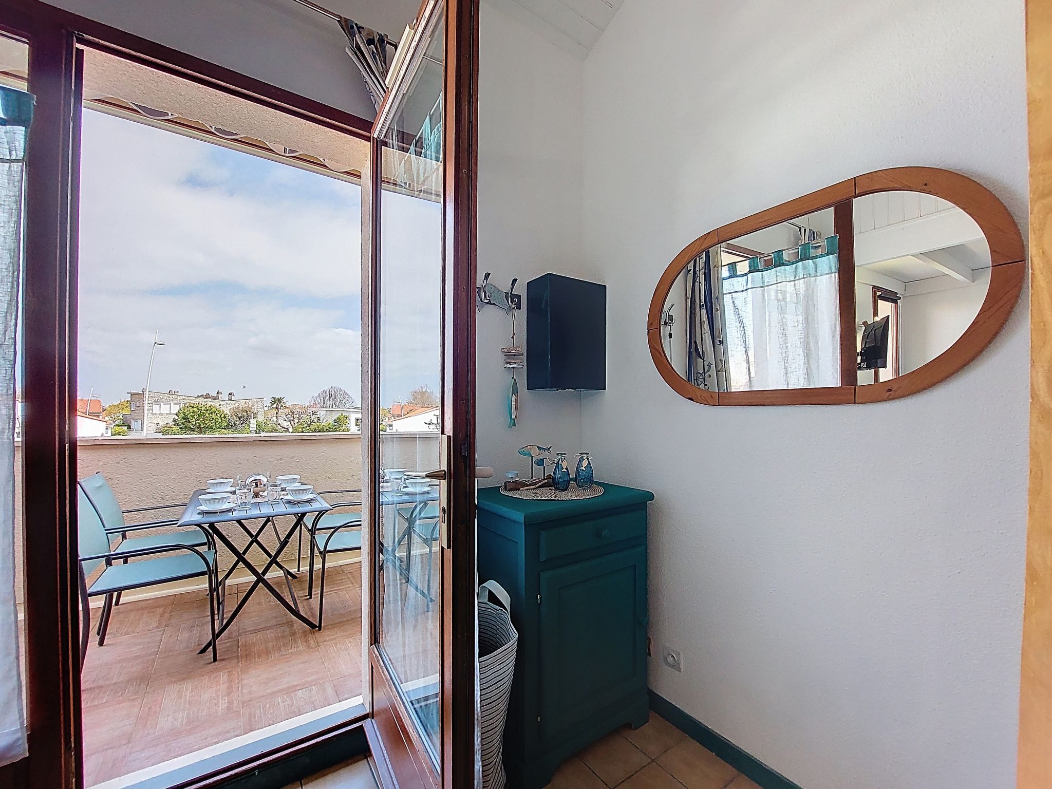 Photo of Les Soleils Rouges