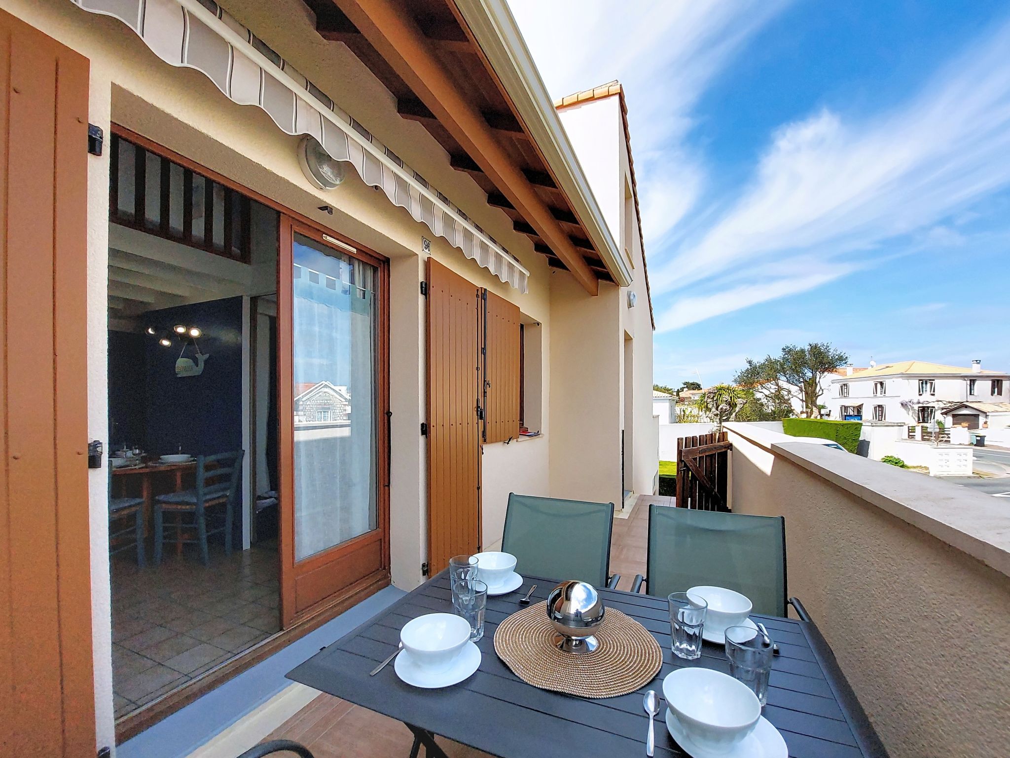 Photo of Les Soleils Rouges