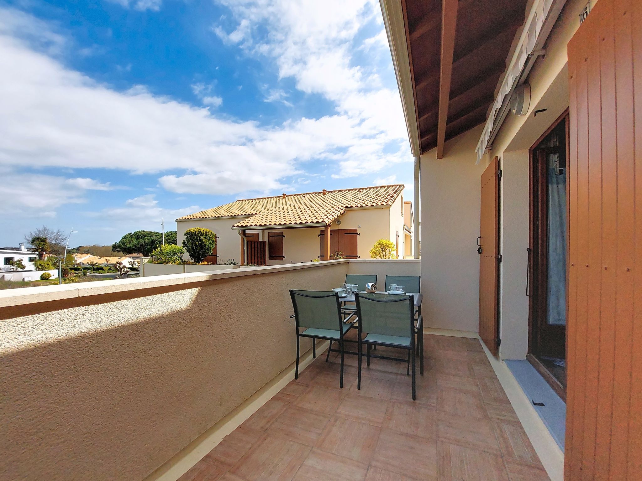 Photo of Les Soleils Rouges