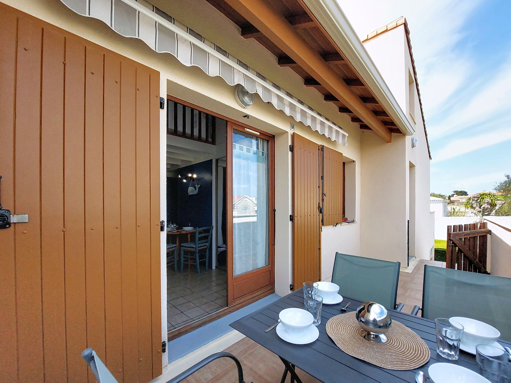 Photo of Les Soleils Rouges