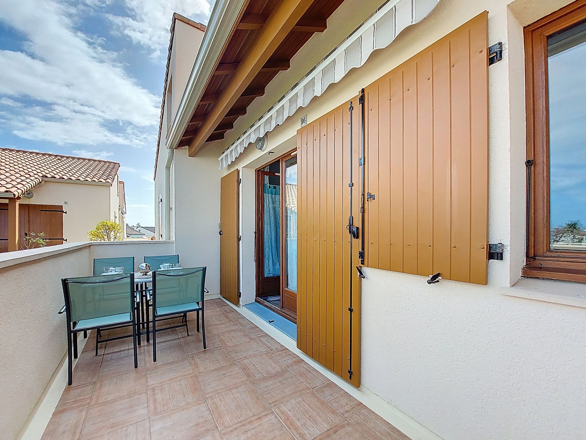 Photo of Les Soleils Rouges