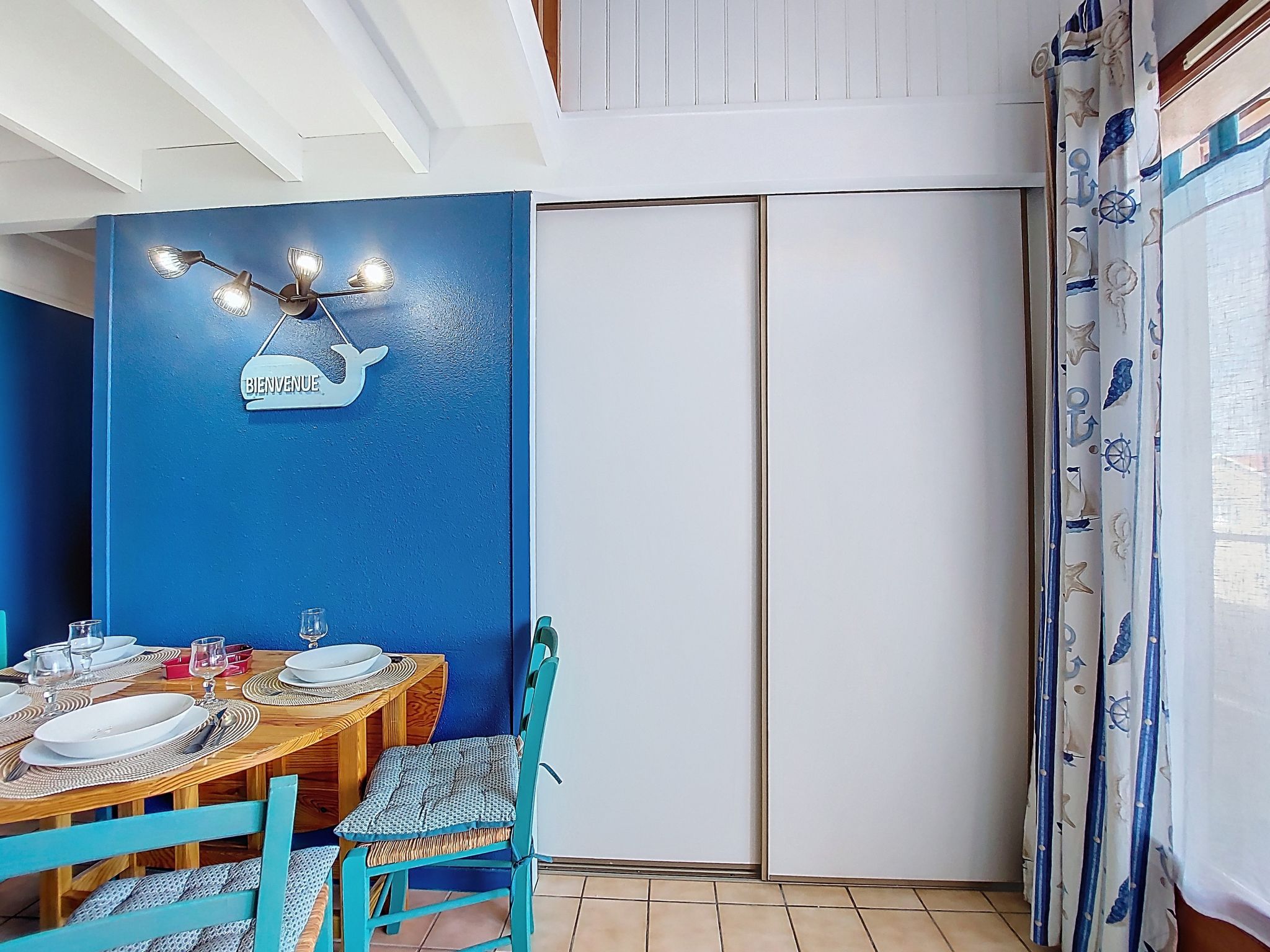 Photo of Les Soleils Rouges