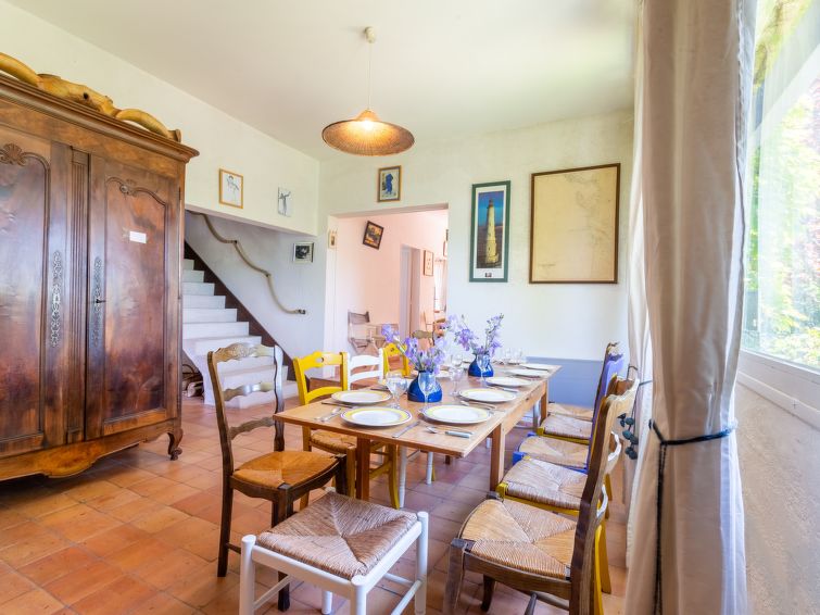 Search and Stay destination Vaux-sur-Mer, Nouvelle-Aquitaine - France from AU$ 567. Les Figuiers
