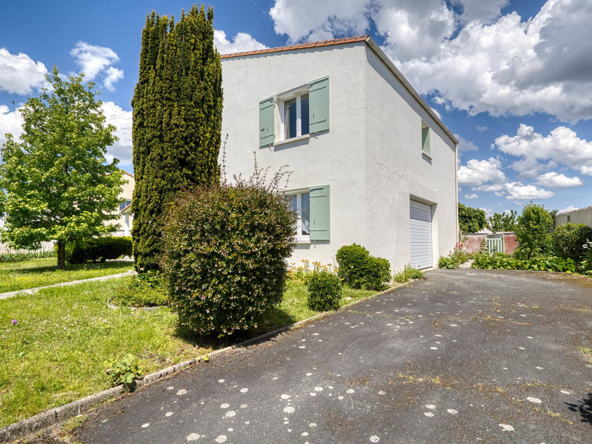 Maison Pasteur-Draußen