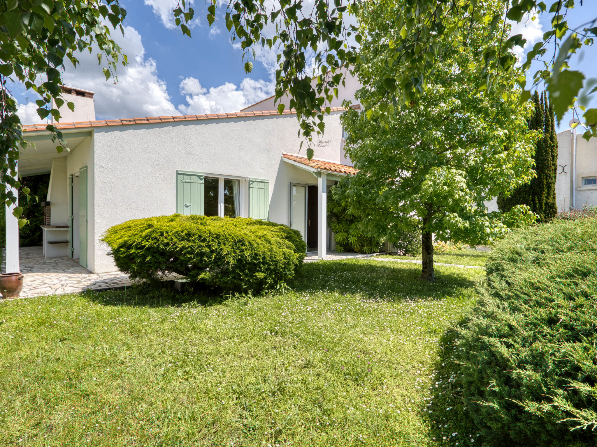 Maison Pasteur-Draußen