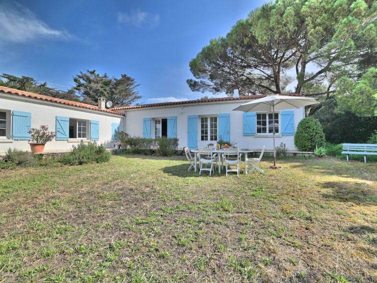 Search and Stay destination Saint-Pierre-d'Oléron, Nouvelle-Aquitaine - France from AU$ 390. La Villa des Sables