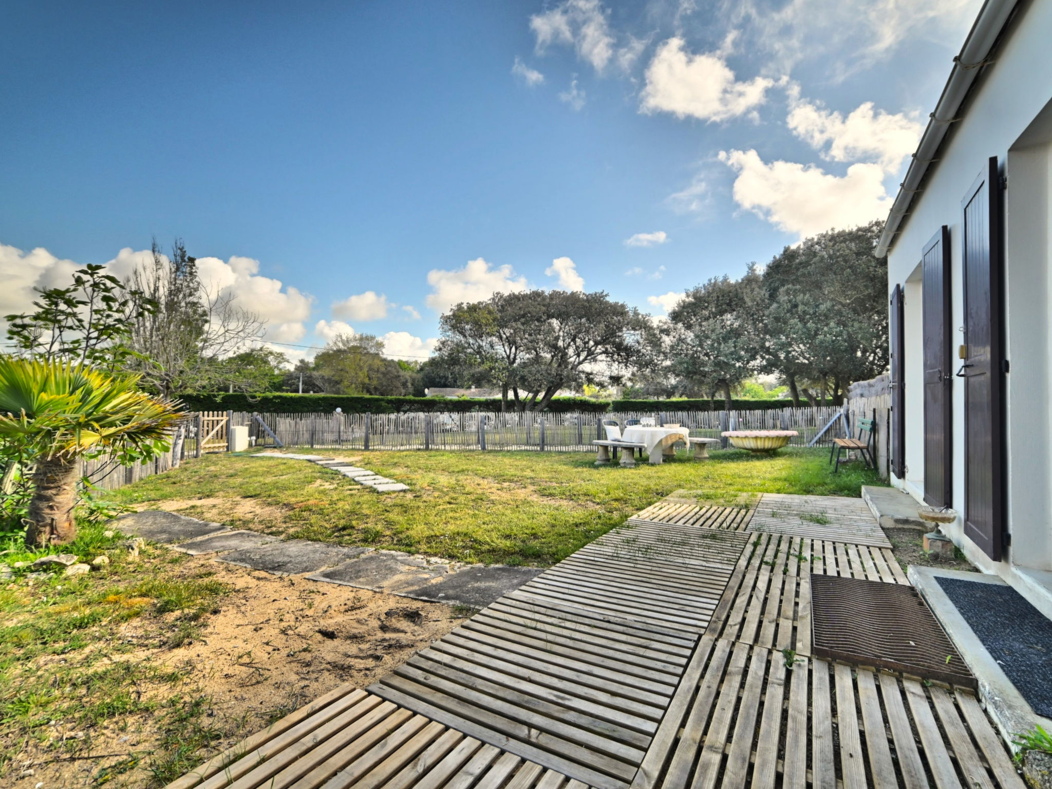 Photo of Les Cariatides