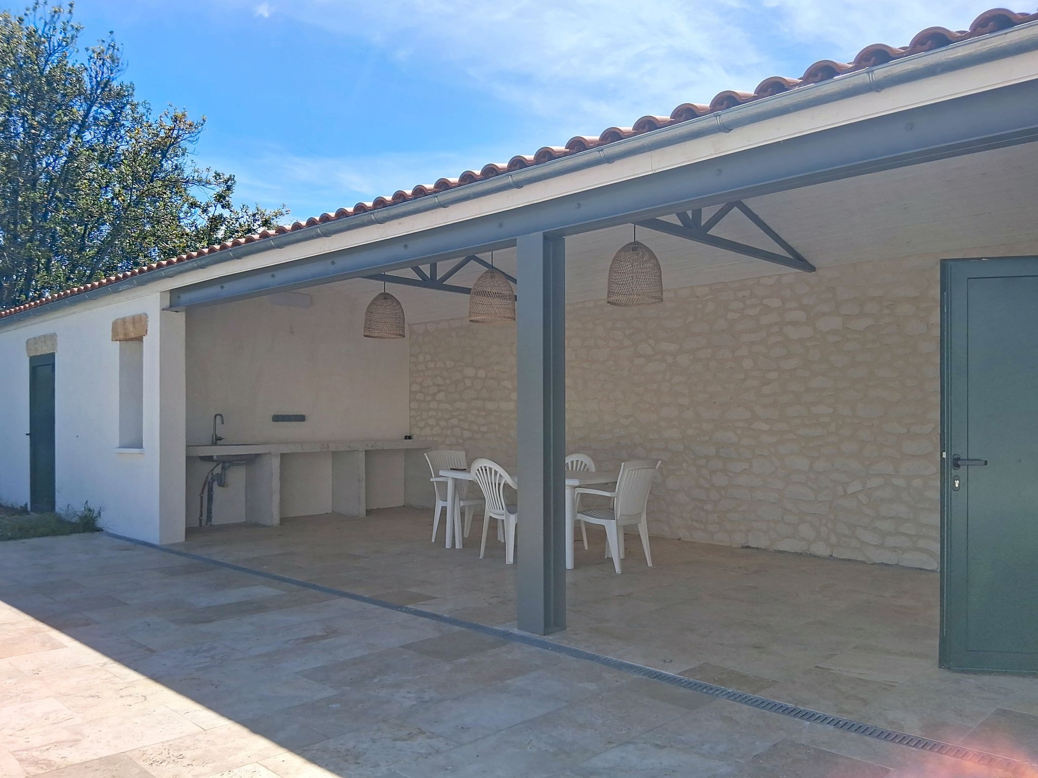 Les Salines - Outside