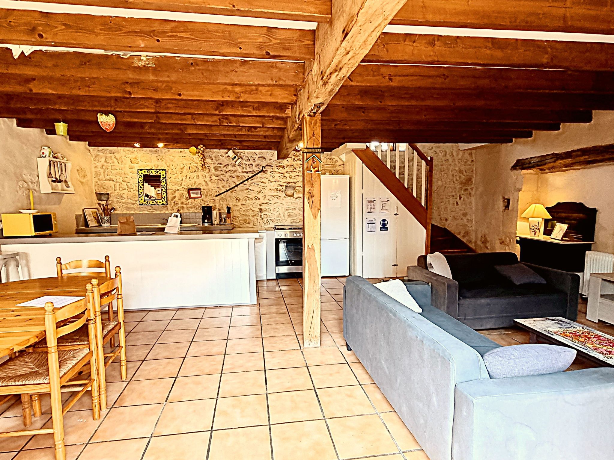 La Cave. Gite 3 chambres avec piscine-Binnen