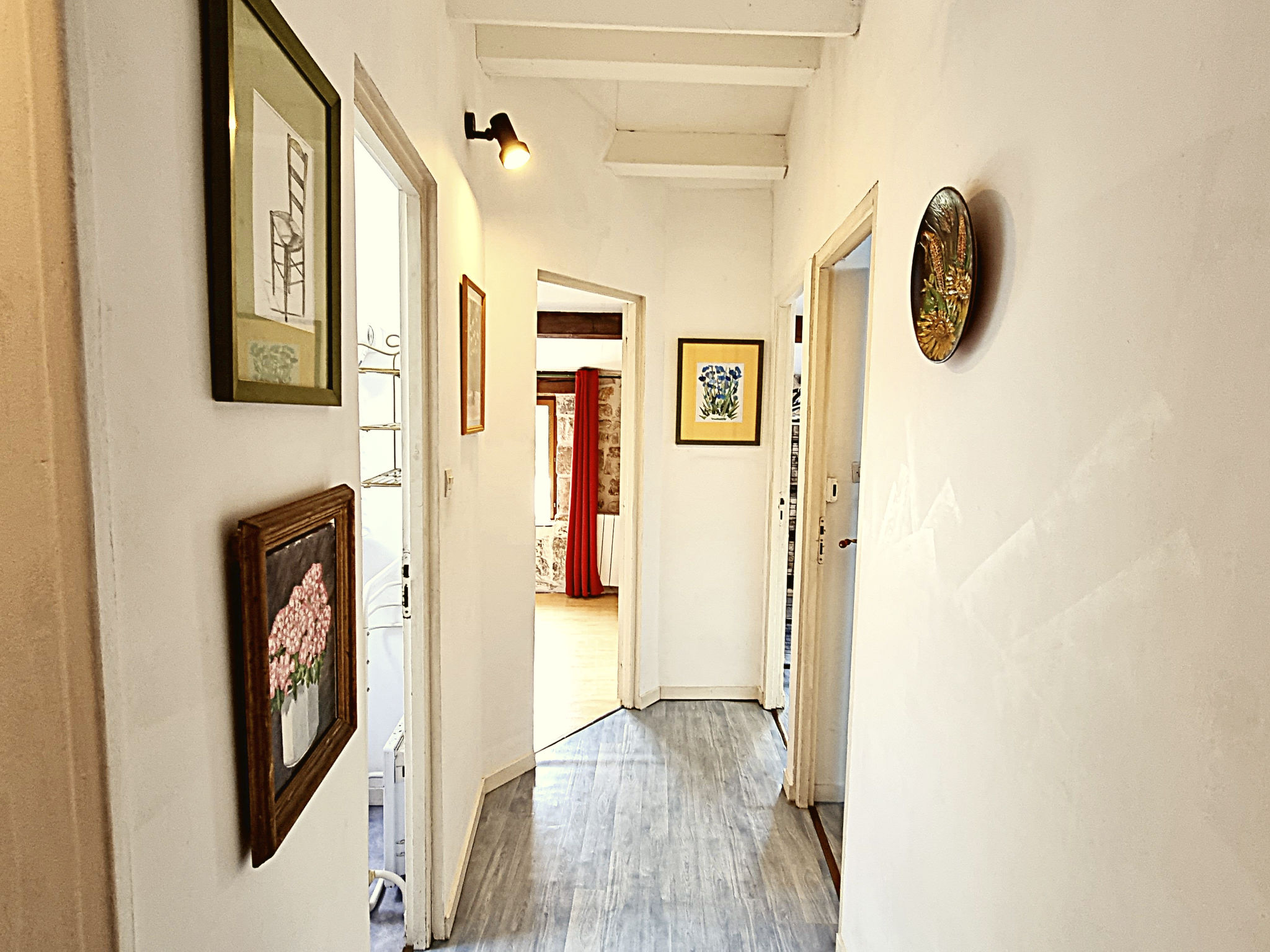 La Cave. Gite 3 chambres avec piscine-Binnen