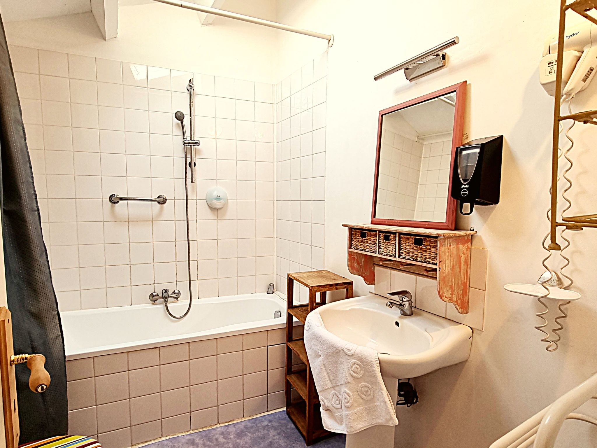 La Cave. Gite 3 chambres avec piscine-Binnen