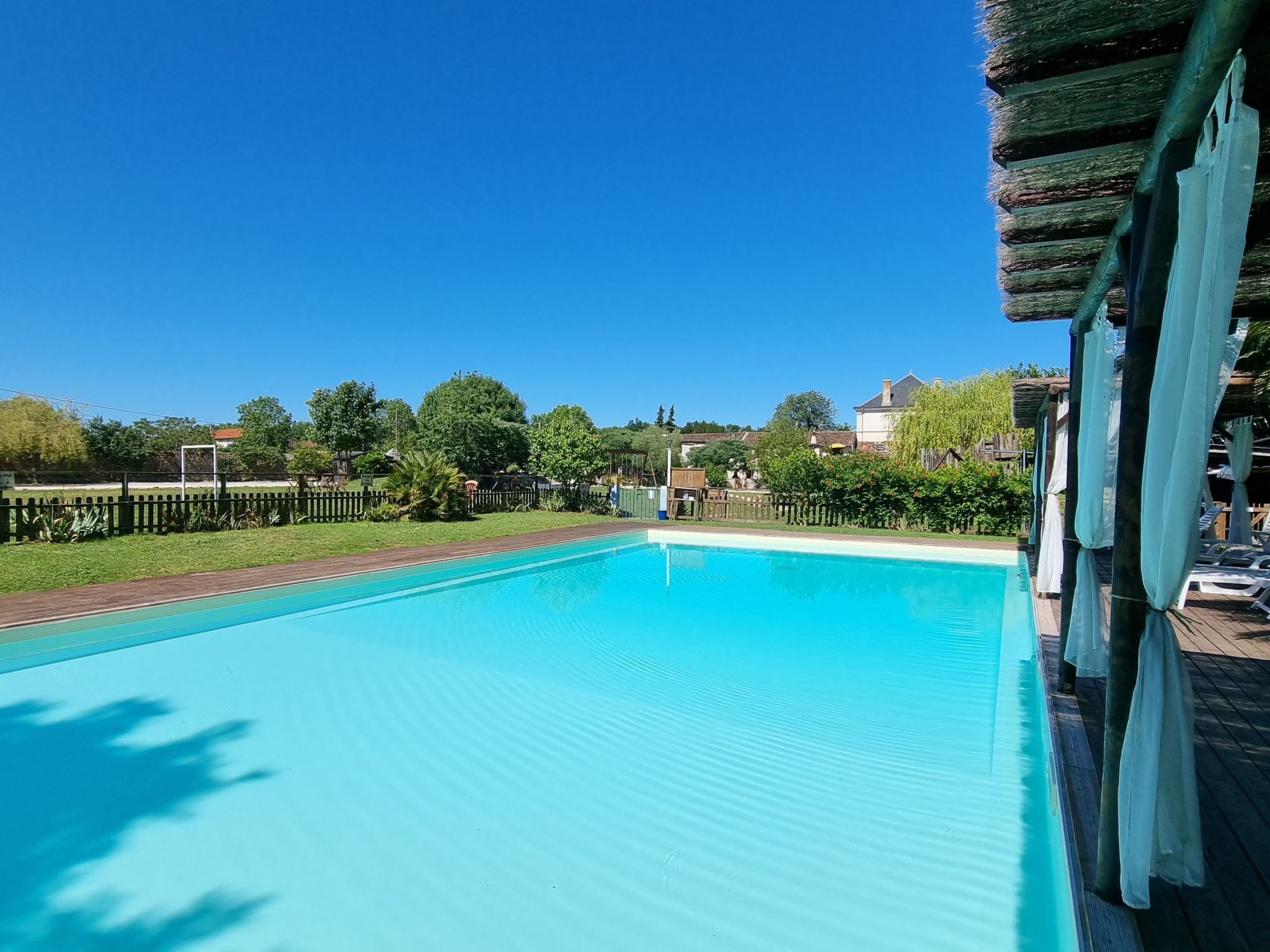 La Cave. Gite 3 chambres avec piscine-Binnen