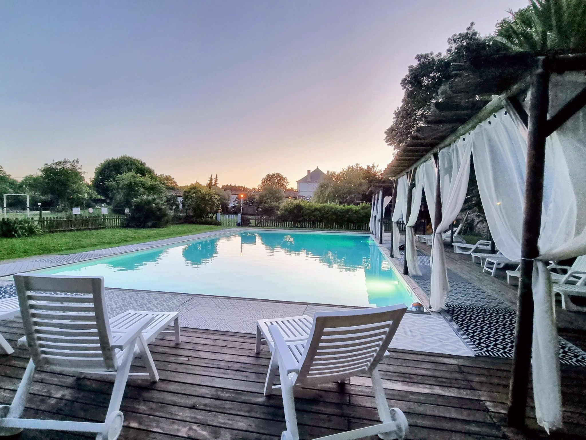 La Cave. Gite 3 chambres avec piscine-Binnen