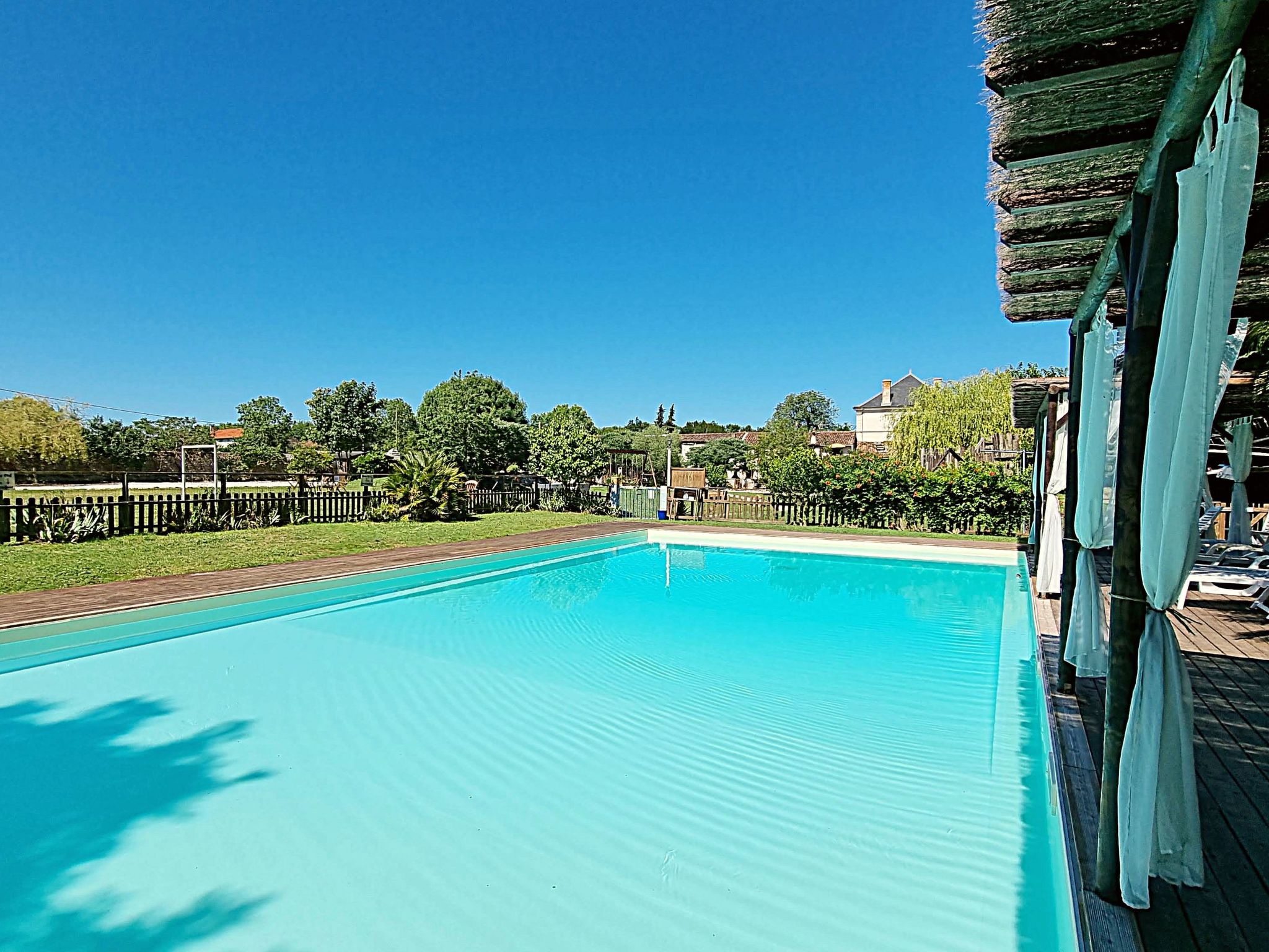 La Cave. Gite 3 chambres avec piscine-Binnen