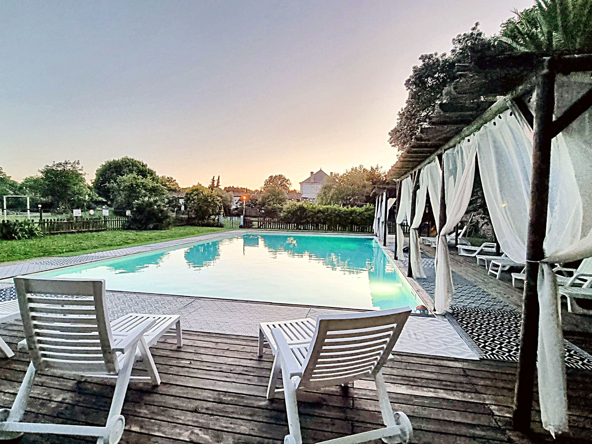 La Cave. Gite 3 chambres avec piscine-Binnen