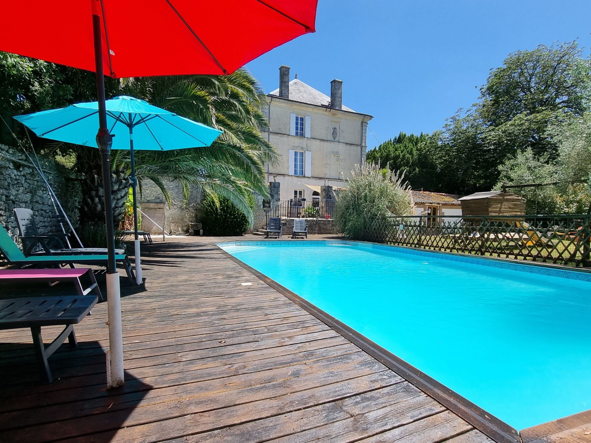 8-Zimmer-Schloss mit Pool und eigenem Park-Drinnen