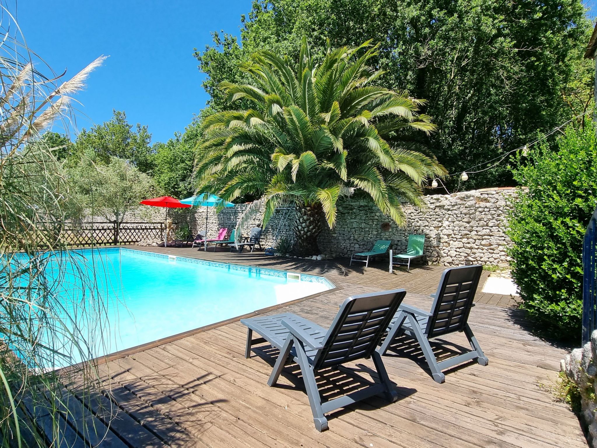 8-Zimmer-Schloss mit Pool und eigenem Park-Drinnen