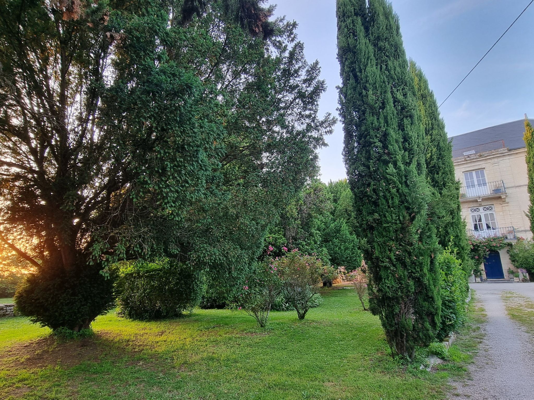 8-Zimmer-Schloss mit Pool und eigenem Park-Drinnen