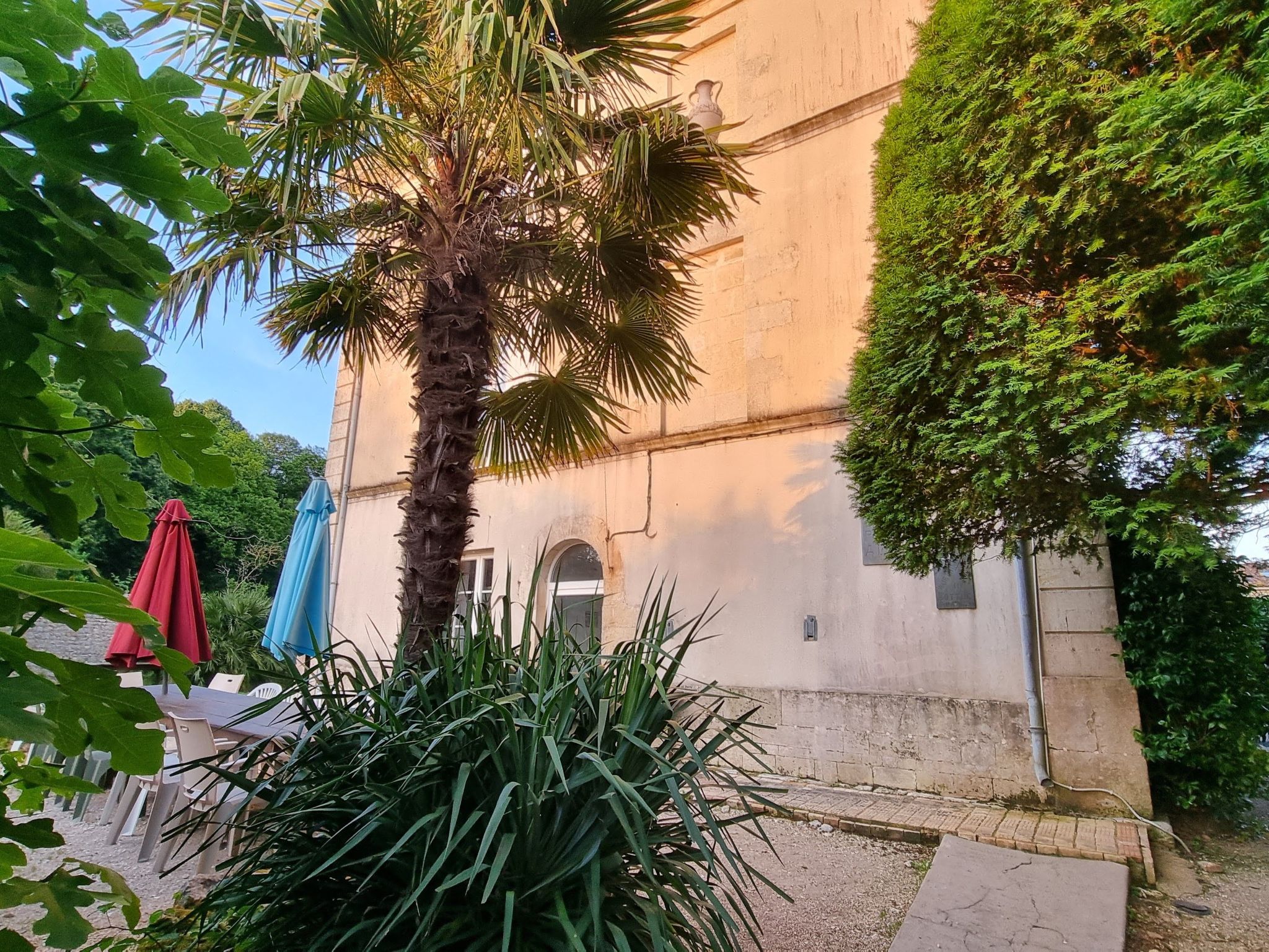 8-Zimmer-Schloss mit Pool und eigenem Park-Drinnen