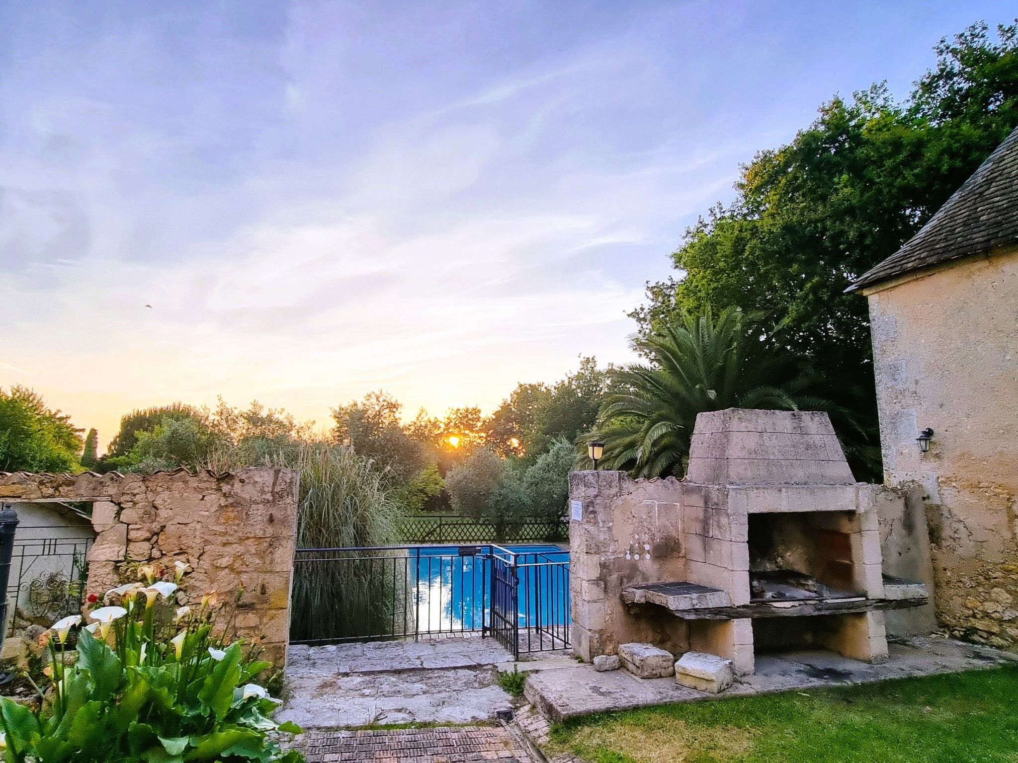 8-Zimmer-Schloss mit Pool und eigenem Park-Drinnen